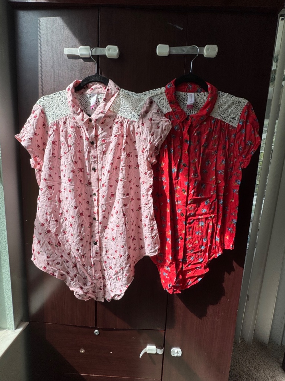 Button down blouses 2 - Picture 2 of 8
